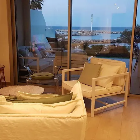 Corsicacasa De Luxe En Bord De Mer Pour 4 Pers Dans Avec Piscine A Debordement Kamiesch
