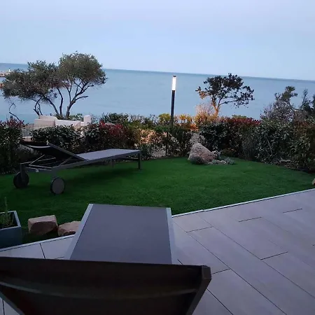 Corsicacasa De Luxe En Bord De Mer Pour 4 Pers Dans Avec Piscine A Debordement Kamiesch